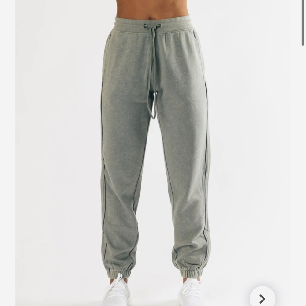 Alphalete ESSENTIAL OVERSIZED JOGGER / XS
